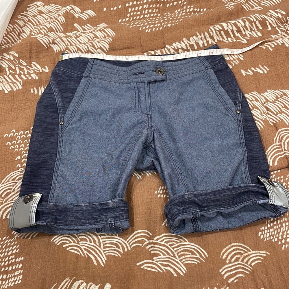Lululemon shorts size 4 - Picture 2 of 5
